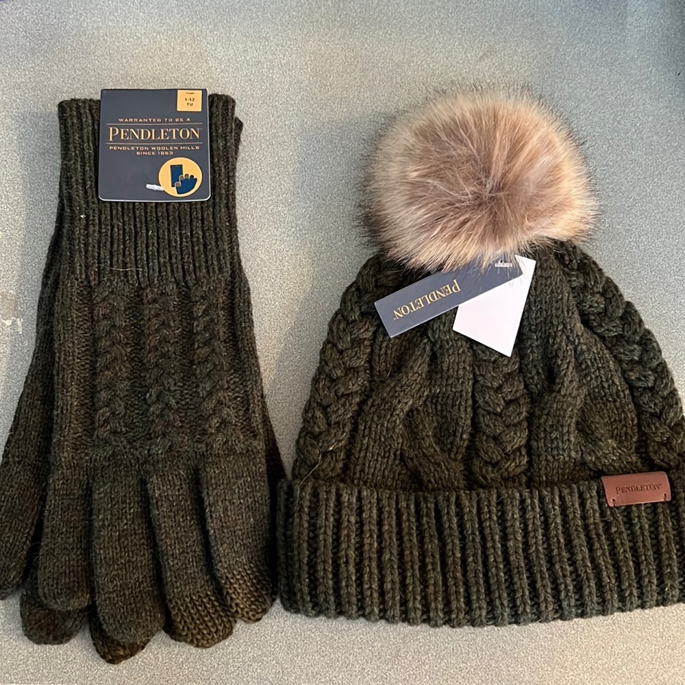 Pendleton cable knit hat and matching gloves, green, new with tags